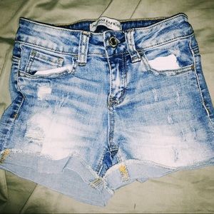 RIPPED JEAN SHORTS✨